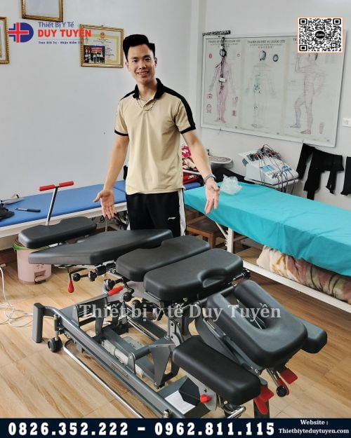 Giường Chiropractic Fairworth 380 Nâng Hạ Điện Giao Cho Khách Hàng