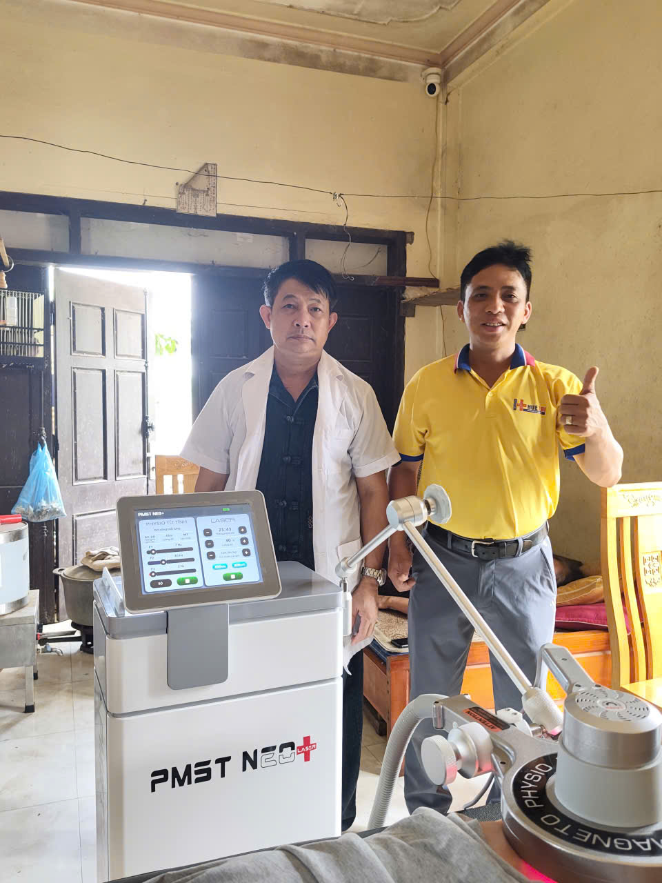 bàn giao máy từ trường PMST NEO+ bản đứng